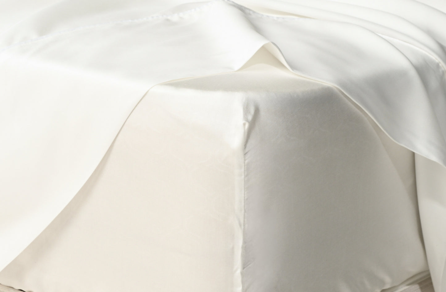 Eucalyptus Lyocell Fitted Sheet - in White